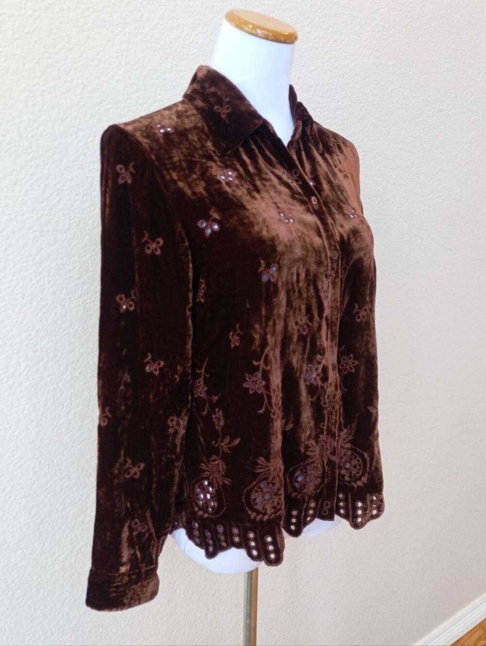 ECI vintage 1990s chocolate brown crushed velvet button-front blouse - Picture 2 of 7